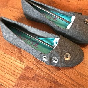 New in box! Gray Blowfish flats